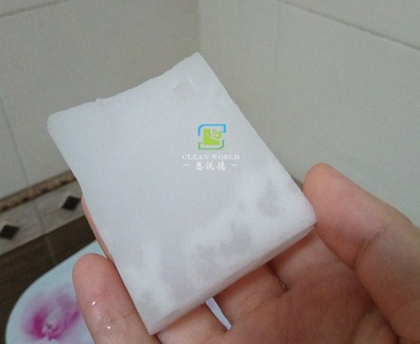 白色數(shù)據線清潔