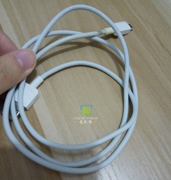 白色數(shù)據線清潔