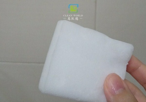 白色數(shù)據線清潔