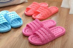 怎么洗掉塑料拖鞋上的頑固污漬？不用洗衣粉，只需用水變干凈！